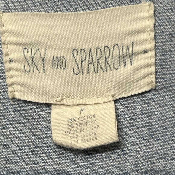 Sky And Sparrow Denim Jacket Womens‎ Medium Blue Light Wash Button Up - Picture 2 of 8